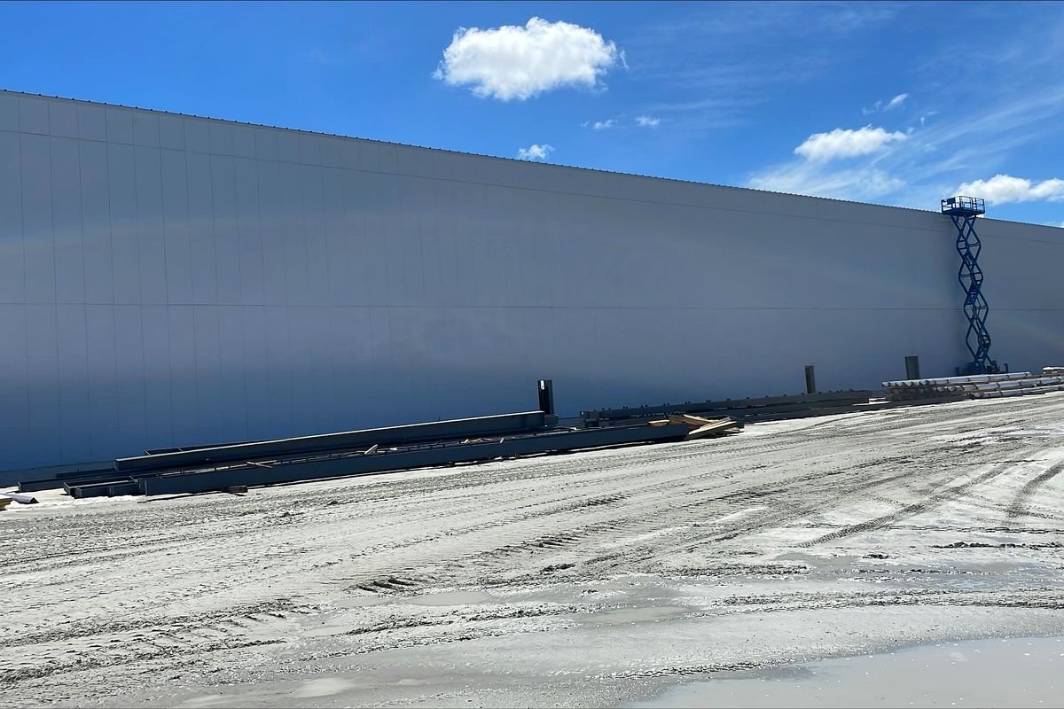 Long wall elevation — pre-engineered metal building project